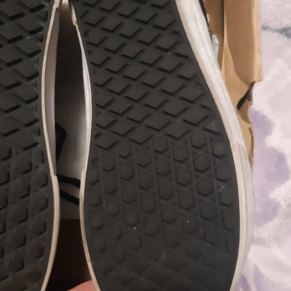 Vans - Picture 2 of 3